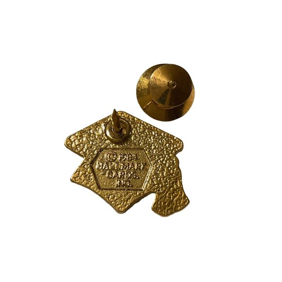 1985 Graduation Cap Enamel Lapel Pin by Danmark Cards Inc - Picture 2 of 3